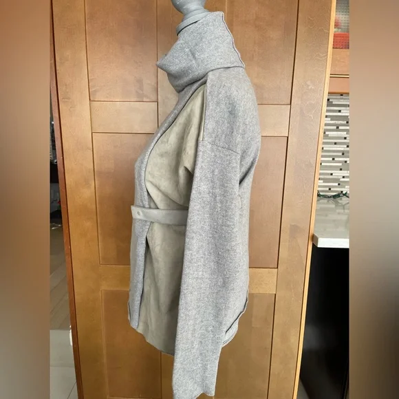 FABIANA FILIPPI Gray & Cream Turtleneck Sweater, Size Small/42 IT - Picture 4 of 15